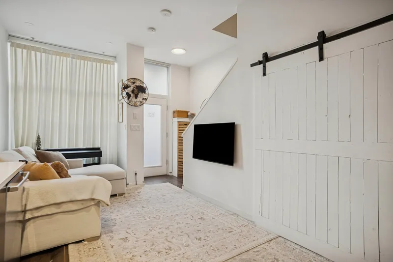 62 W 1ST AVENUE - photo 4 of 25