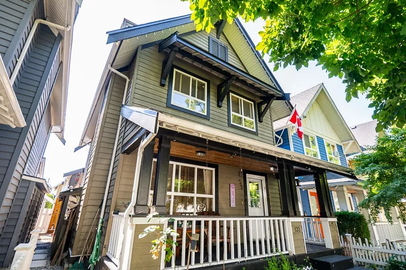 132 STAR CRESCENT - photo 1 of 25