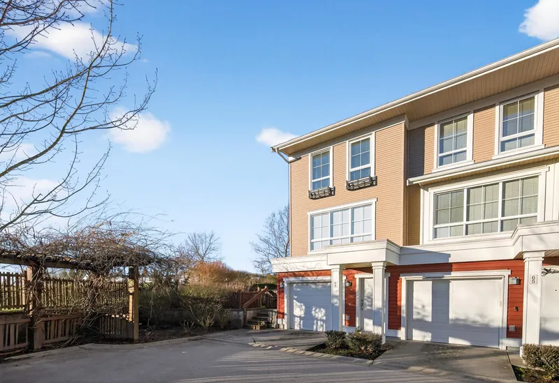 66 19505 68A AVENUE - photo 1 of 25