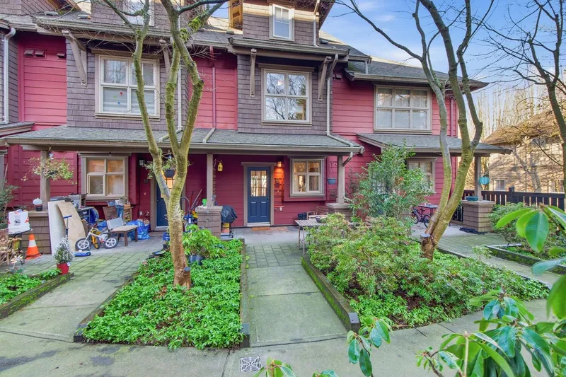 112 675 PARK CRESCENT - photo 3 of 25