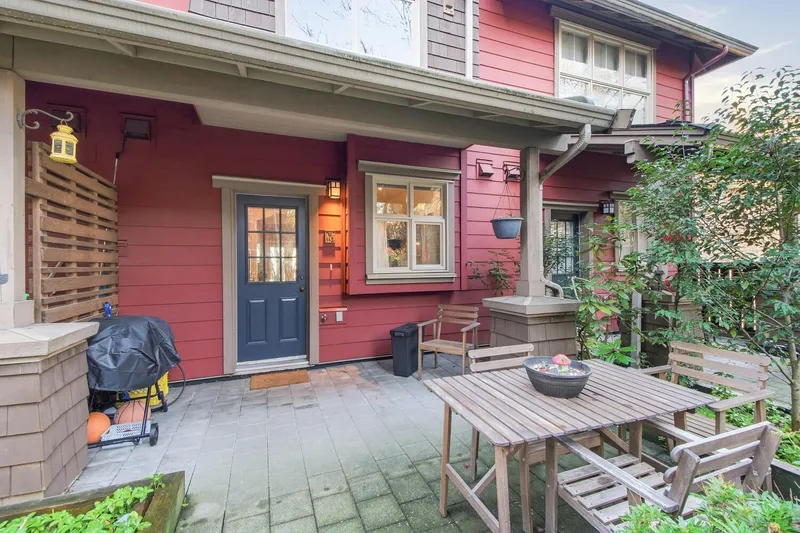 112 675 PARK CRESCENT - photo 4 of 25