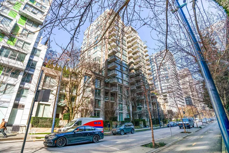 1802 1055 RICHARDS STREET - photo 2 of 25