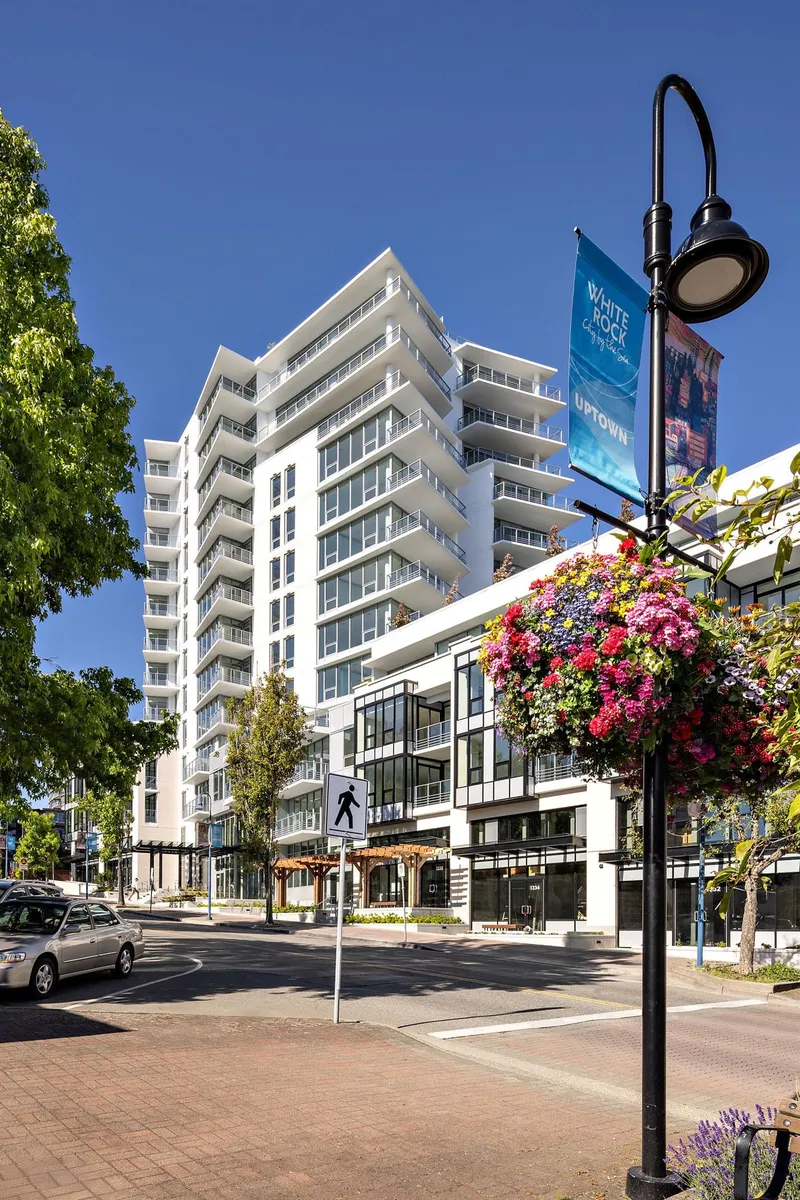 208 1342 JOHNSTON ROAD - photo 2 of 25