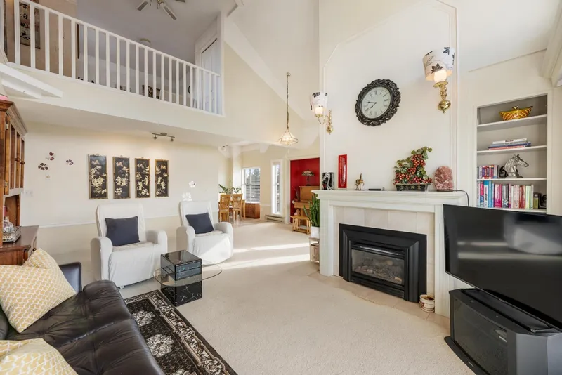 319 13918 72 AVENUE - photo 1 of 25