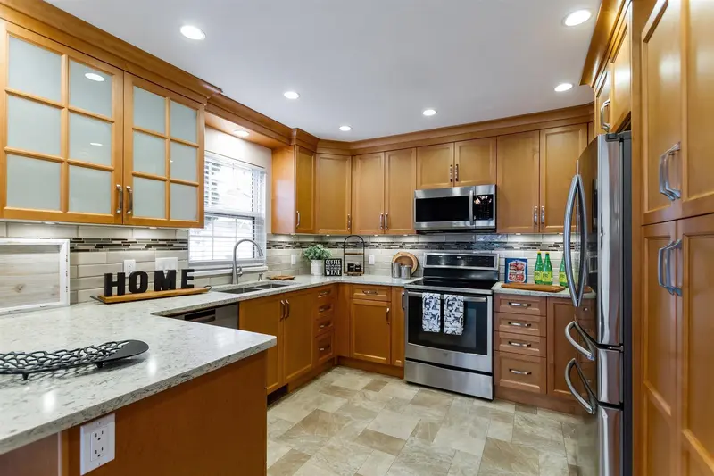 20575 89B AVENUE - photo 3 of 25