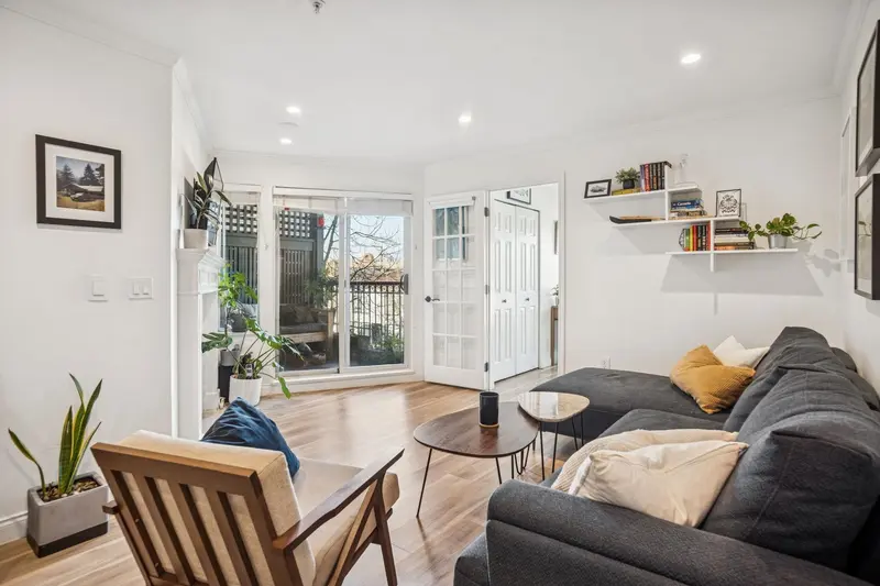 305 688 E 16TH AVENUE - photo 3 of 25