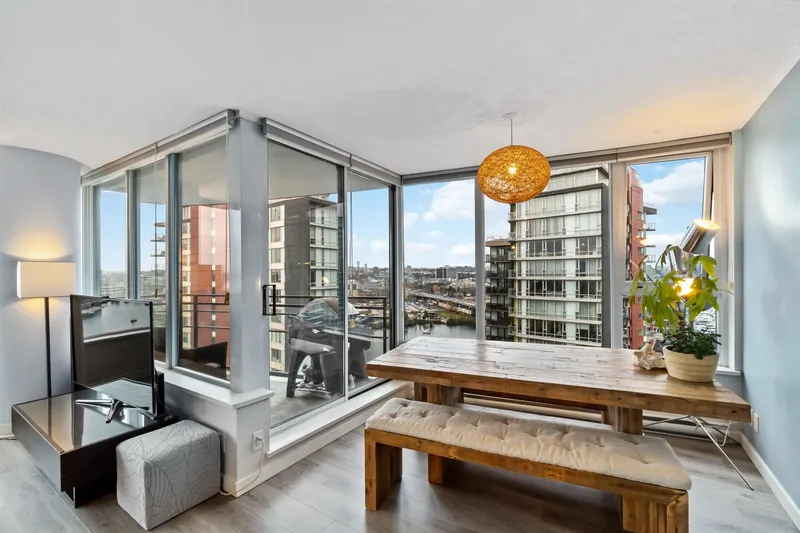 2303 33 SMITHE STREET - photo 4 of 25