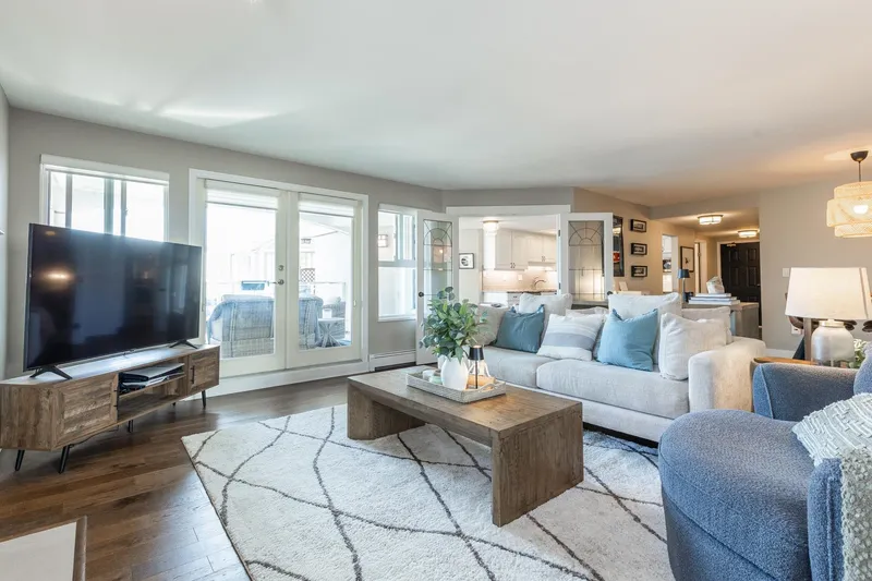 307 15367 BUENA VISTA AVENUE - photo 2 of 25