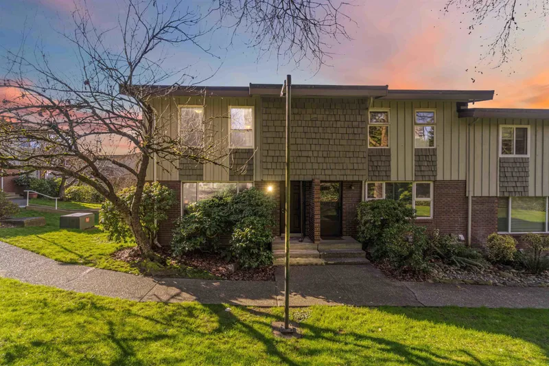 130 9061 HORNE STREET - photo 2 of 25