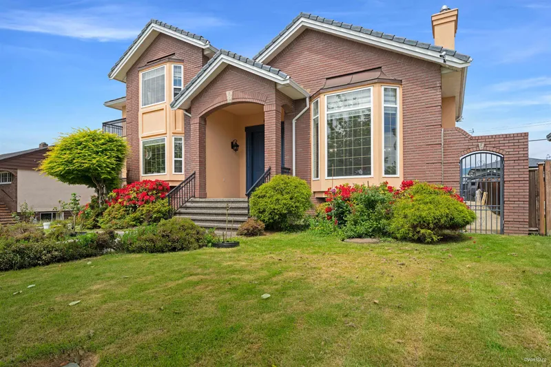 6589 KITCHENER STREET - photo 2 of 25