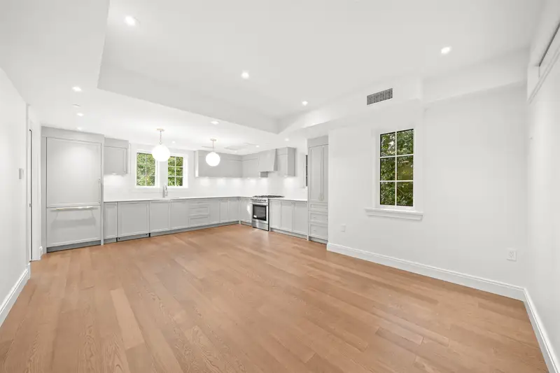 5815 HIGHBURY STREET - photo 4 of 25