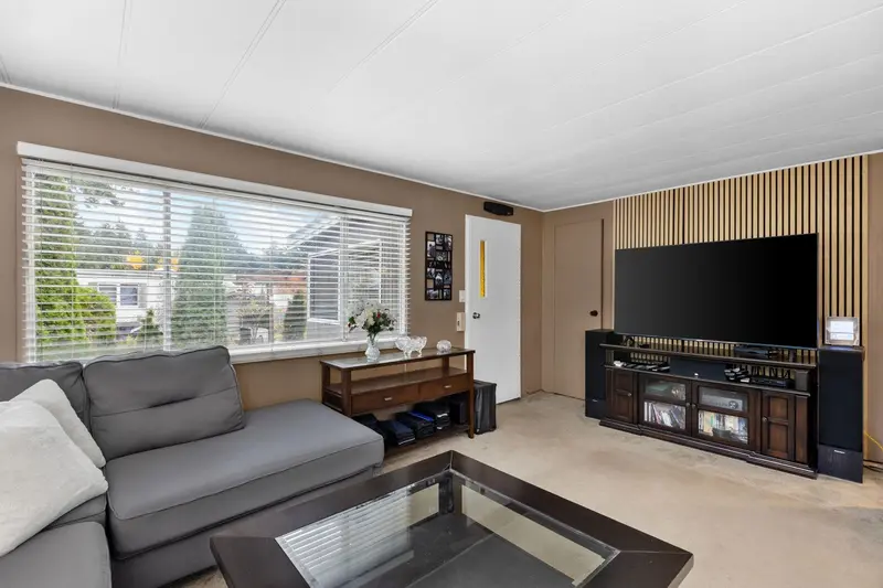 5 20071 24 AVENUE - photo 4 of 25