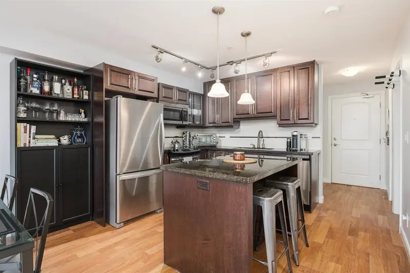 312 19939 55A AVENUE - photo 3 of 9