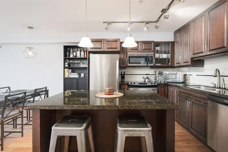 312 19939 55A AVENUE - photo 4 of 9