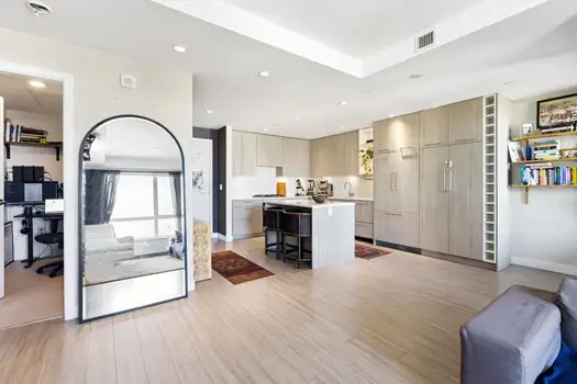 303 707 E 3RD STREET