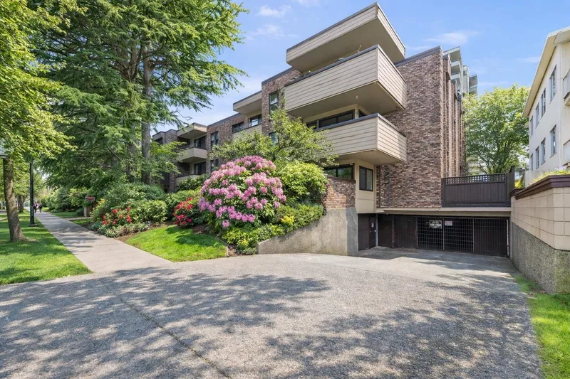 305 1266 W 13TH AVENUE - photo 2 of 25