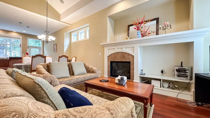 26 14655 32 AVENUE - photo 3 of 25