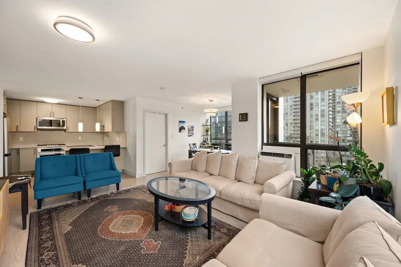 1203 1185 THE HIGH STREET - photo 2 of 25