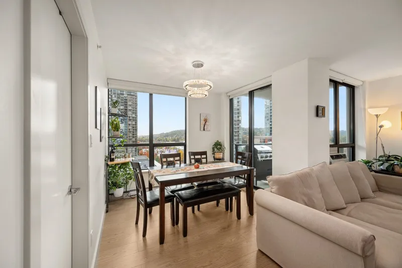 1203 1185 THE HIGH STREET - photo 3 of 25