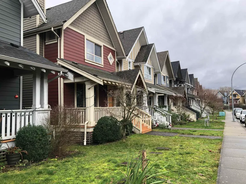 252 JENSEN STREET - photo 2 of 25