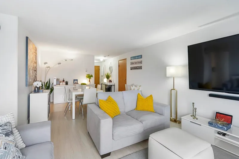 1007 615 BELMONT STREET - photo 4 of 25