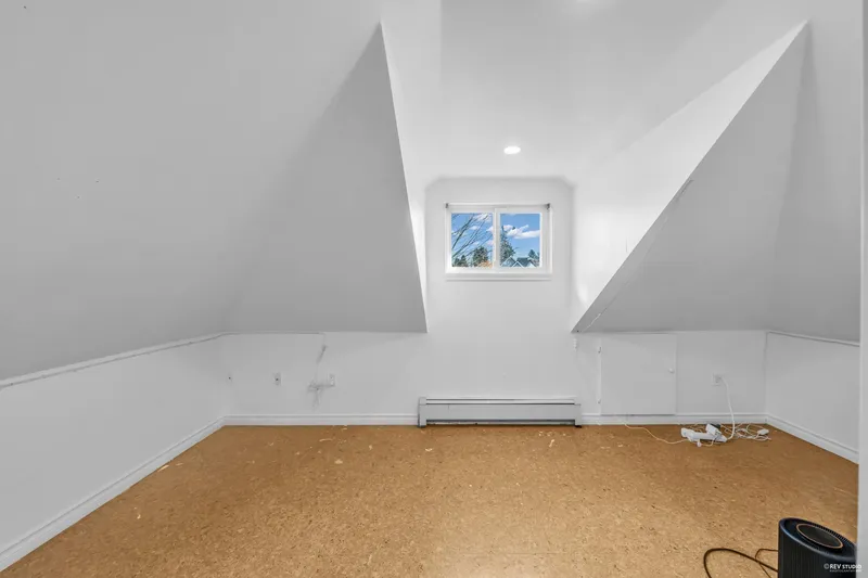 237 SANDRINGHAM AVENUE - photo 4 of 25