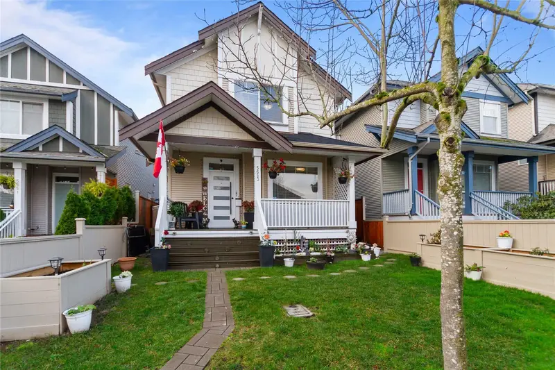 5653 148A STREET - photo 2 of 25