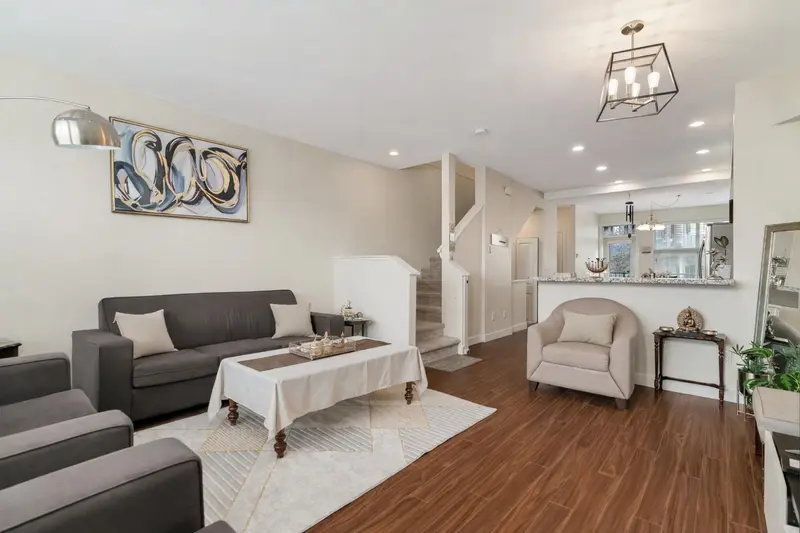 7 18211 70 AVENUE - photo 4 of 25