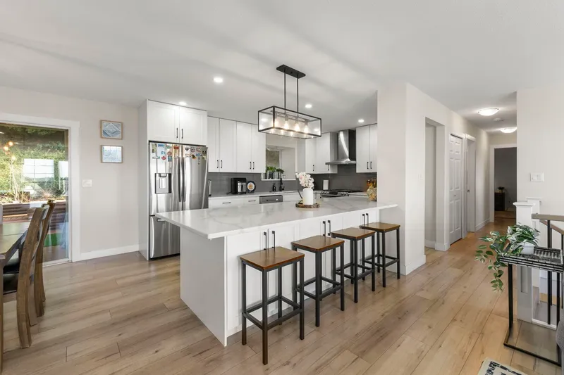 2866 GLENAVON STREET - photo 3 of 25