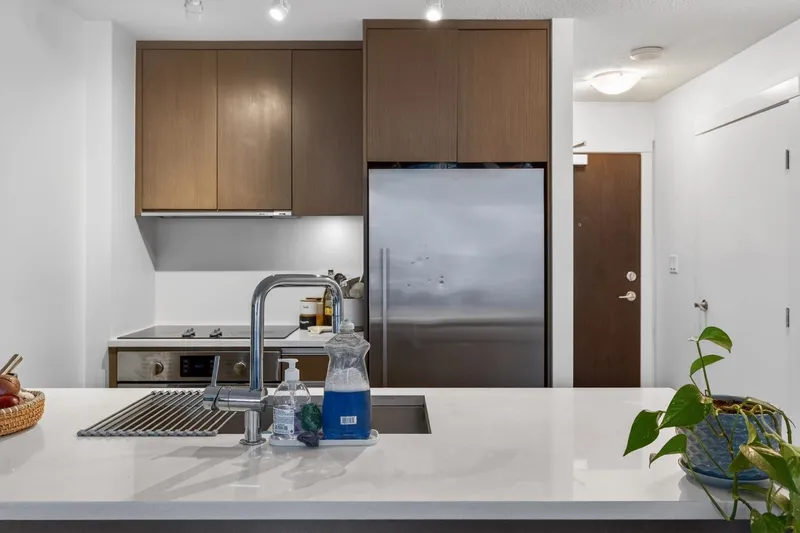 606 1009 HARWOOD STREET - photo 2 of 25