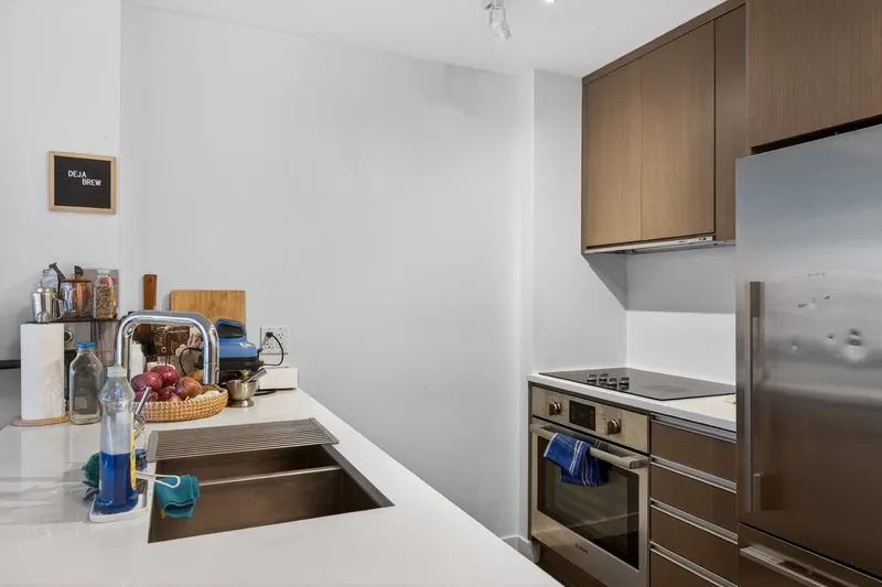 606 1009 HARWOOD STREET - photo 3 of 25