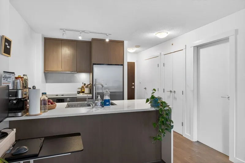 606 1009 HARWOOD STREET - photo 4 of 25