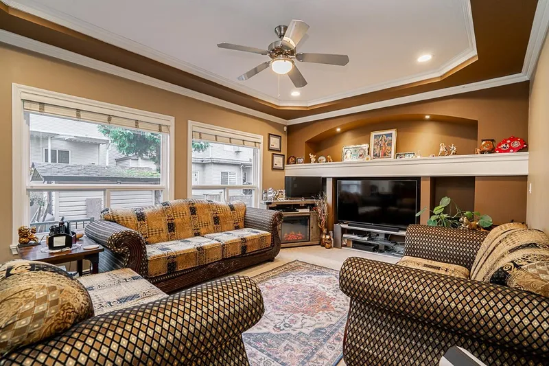 7673 146A STREET - photo 4 of 25