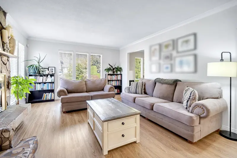 14596 89 AVENUE - photo 4 of 25