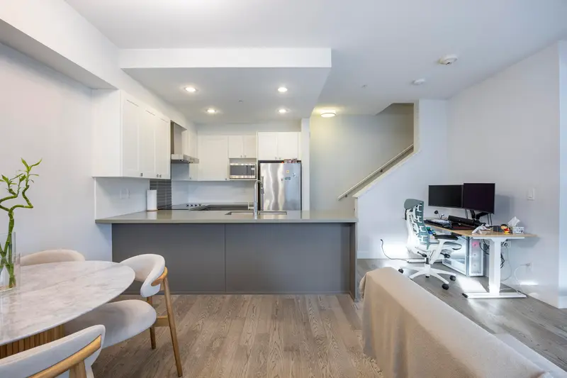 8 3201 NOEL DRIVE - photo 3 of 12