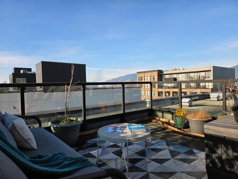 PH20 2150 E HASTINGS STREET - photo 3 of 25