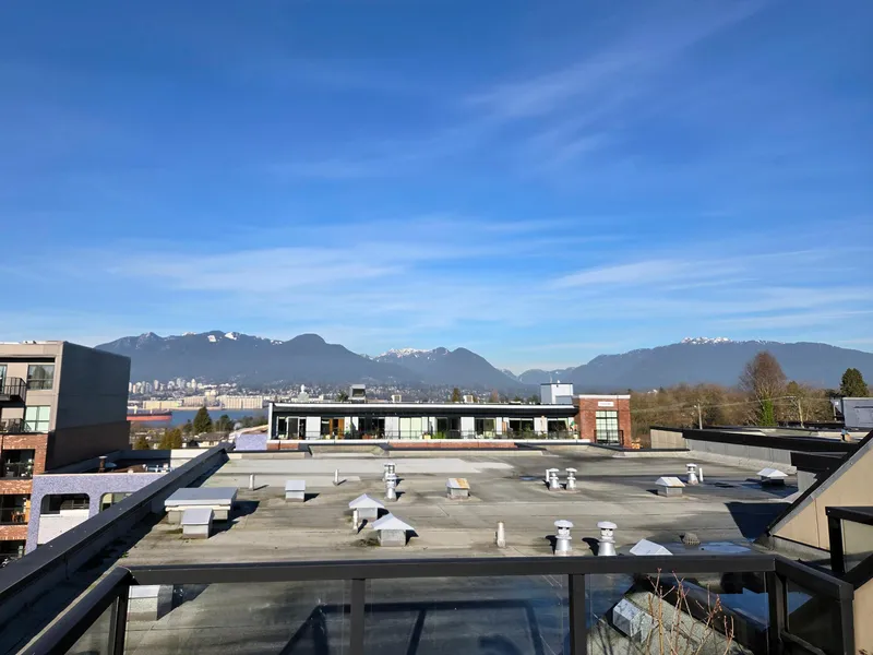 PH20 2150 E HASTINGS STREET - photo 4 of 25