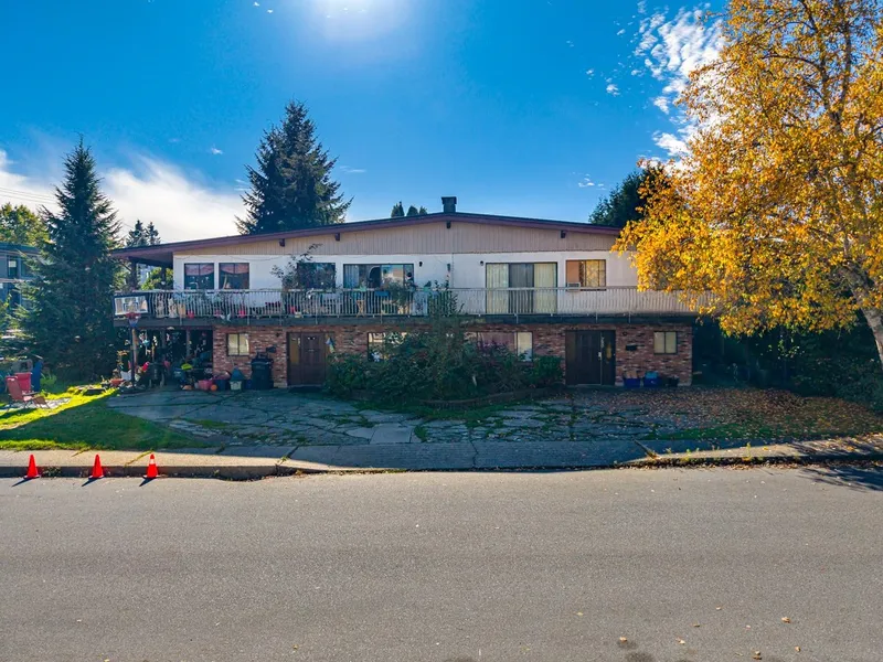 780 782 CATHERINE AVENUE - photo 2 of 25