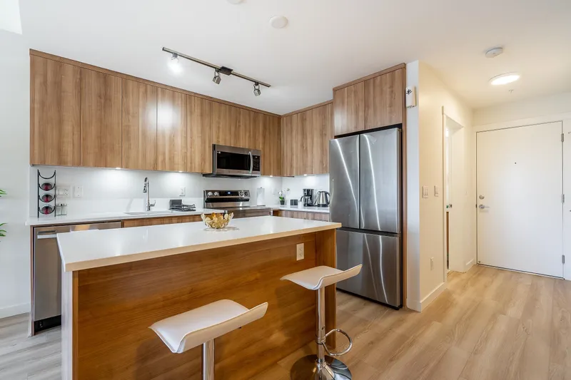 305 5420 208 STREET - photo 2 of 13