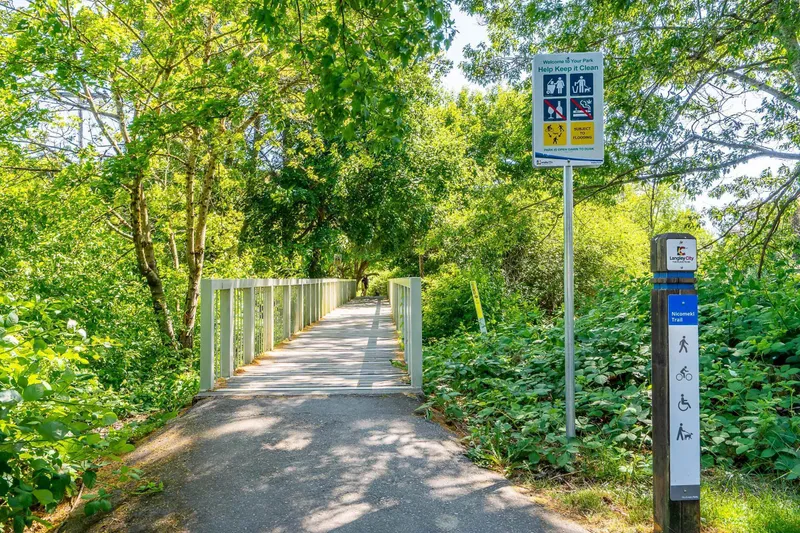 305 5420 208 STREET - photo 3 of 13