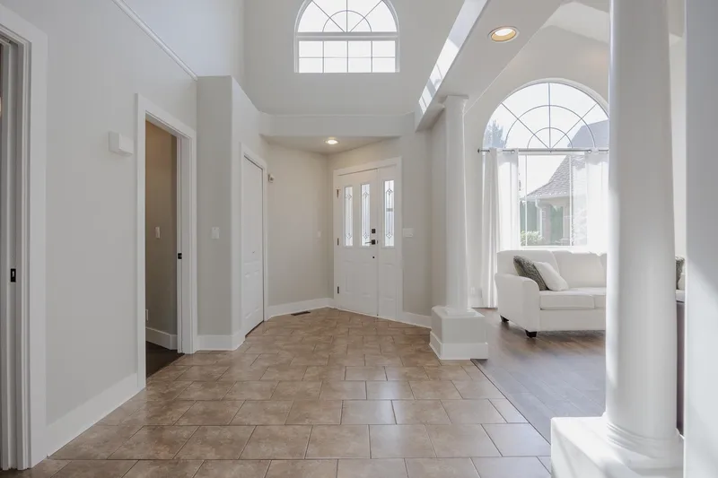 20763 91A AVENUE - photo 4 of 25