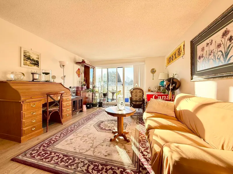 302 7260 LINDSAY ROAD - photo 3 of 8