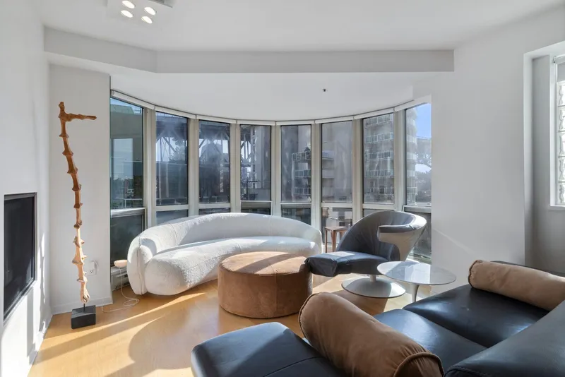 303 1501 HOWE STREET - photo 3 of 25