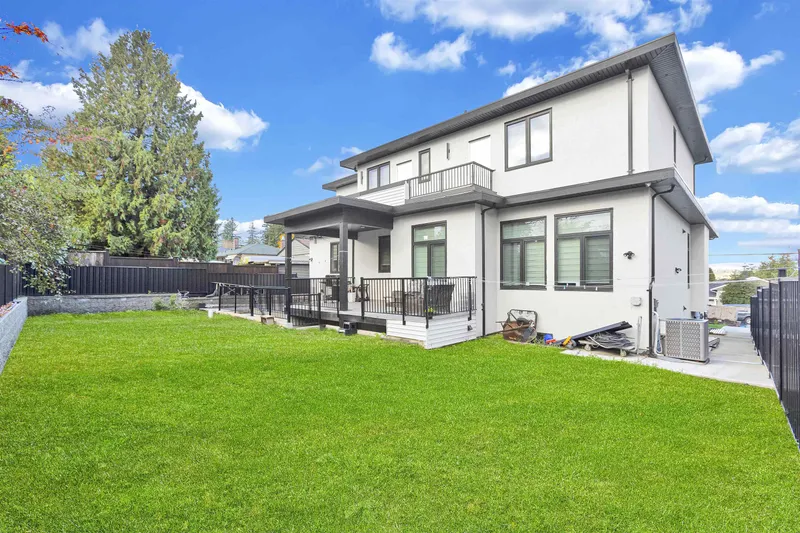 14714 111A AVENUE - photo 4 of 25