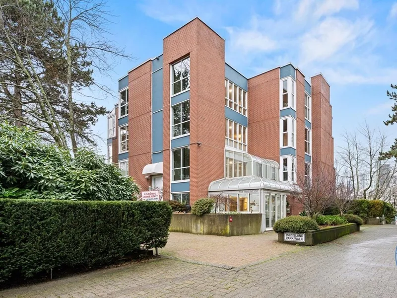 105 1502 ISLAND PARK WALK - photo 2 of 25