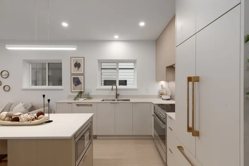 203 2329 E 34TH AVENUE - photo 2 of 25