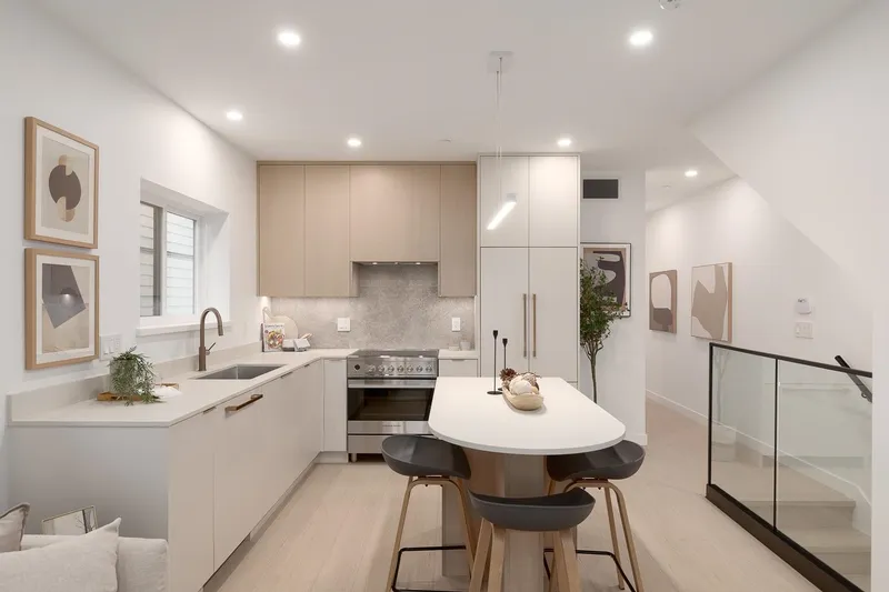 203 2329 E 34TH AVENUE - photo 4 of 25