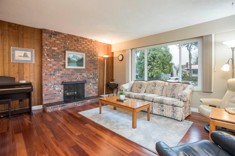 1214 LABURNUM AVENUE - photo 4 of 25