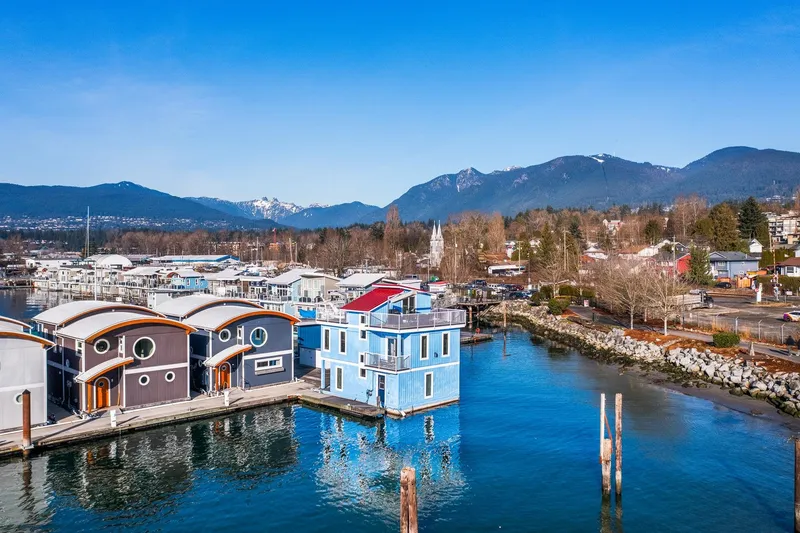 JNW04 415 ESPLANADE W - photo 2 of 25