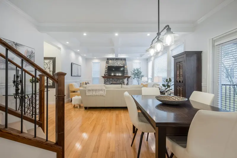 21650 91 AVENUE - photo 3 of 25